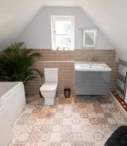 Koupelna v ubytování Lovely 2 Bed Victorian Cottage, Denford NN14