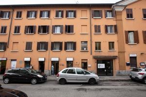 two cars parked in front of a building at Monza-Center, Modern Apartment in Monza