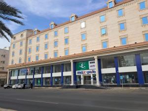 a large building with a target building at شقق أعلي الثناء المخدومة -ELI ALTHANA Serviced Apartments in Yanbu