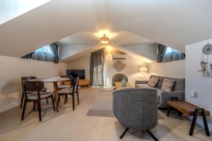 Μια τηλεόραση ή/και κέντρο ψυχαγωγίας στο Villa Sofa Palmiye Tatil Evi +5 φωτογραφίες