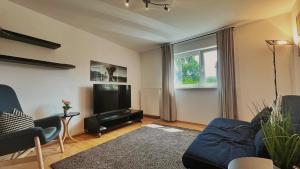 a living room with a blue couch and a tv at Wohnung 1 Altstadt in Ulm