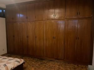 Postel nebo postele na pokoji v ubytování Comfy Living With Terrace & View