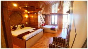 Gallery image of Kanchenjunga Himalayan View Darjeeling ''Hotel Broadway Annecy '' Near Mall Road with #Wi-Fi #Restaurant #Premium & Spacious Room #Prime Location - Best Seller Hotel in Darjeeling in Darjeeling