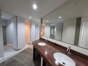 Koupelna v ubytování XX The Hidden Khaosan Road BKK - เดอะ ฮิดเด้น ตรอกข้าวสาร + 26 fotografií