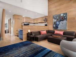 Χώρος καθιστικού στο RMR: Tram Tower 2 Condo in Teton Village