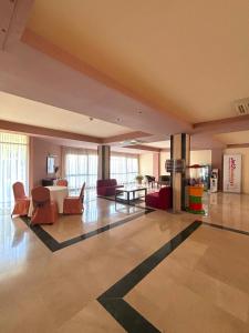 a large room with a lobby with chairs and a table at Apartamento Pepita Alay in Benalmádena +53 photos