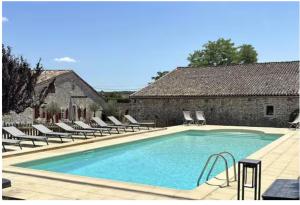 a large swimming pool with lounge chairs at Maison D'Olivier in Saint-André-et-Appelles