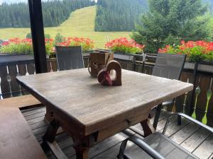 En balkon eller terrasse på Ferienhaus Rose mit Sauna und HS-Card - Greschuk Apartments + 19 billeder