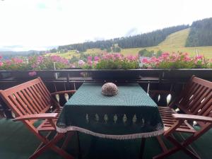 En generel udsigt til bjerge eller udsigt til bjerge taget fra lejligheden