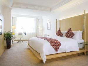 Galeriebild der Unterkunft Grand Mercure Hotel Hualing in Ürümqi