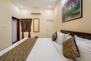 a bedroom with a large white bed in a room at Villa De Charm Pondicherry in Puducherry