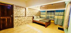 Katil atau katil-katil dalam bilik di Lavanya Regency Kanchipuram