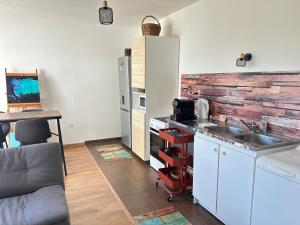 Η κουζίνα ή μικρή κουζίνα στο Cosy T2 à 3min de la gare - Parking souterrain Gratuit & Privé - Paris & Disneyland 25min