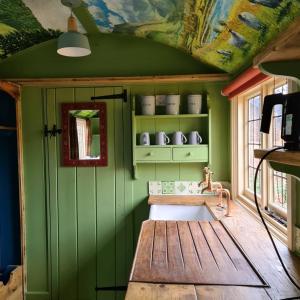 Η κουζίνα ή μικρή κουζίνα στο Stone Circle Glamping