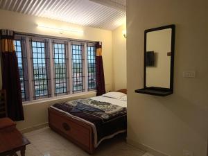 En eller flere senge i et værelse på Abbu Royal Palace Cottage