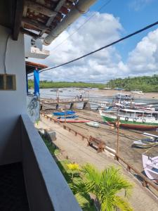 Blick auf einen Hafen mit Booten im Wasser in der Unterkunft Pousada Nativa - Ilha de Boipeba in Ilha de Boipeba