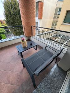 a bench on the balcony of a building at Moro Luxury Rooms in Grassobbio