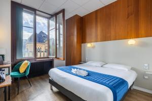 a hotel room with a bed and a window at Hotel Bristol Metz Centre Gare in Metz