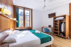 Postel nebo postele na pokoji v ubytování Hotel Bristol Metz Centre Gare