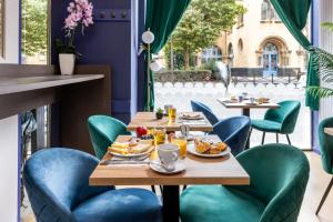 Jídlo v hotelu nebo okolí