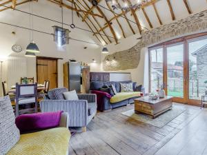 Posezení v ubytování The Threshing Barn - Hssw