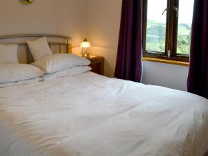 Ένα ή περισσότερα κρεβάτια σε δωμάτιο στο Weach Barton Granary