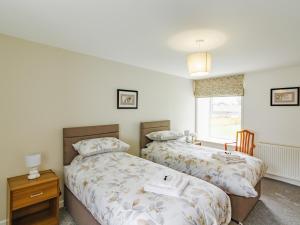 two beds sitting next to each other in a bedroom at Easter Caiplich - Uk30263 in Cray