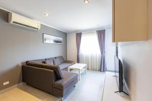 Μια τηλεόραση ή/και κέντρο ψυχαγωγίας στο Modern Condo - 1BR T1-201