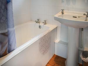 Et badeværelse på Happy Valley Chalet