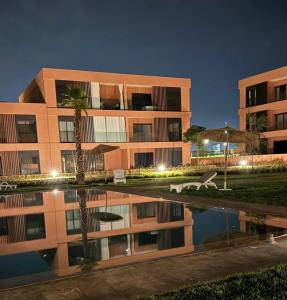 El edificio en el que está el departamento