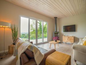 Ruang duduk di Barn Owl Lodge-Qu7487