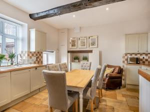 Dapur atau dapur kecil di Greenhill Farmhouse +26 gambar