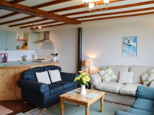 a living room with a couch and a table at Meadowsweet Cottage - E1496 in Scalby