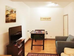 TV a/nebo společenská místnost v ubytování Colzium Farmhouse