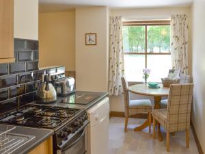 Dapur atau dapur kecil di Suffolk Punch Cottage