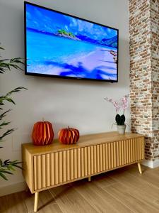 Μια τηλεόραση ή/και κέντρο ψυχαγωγίας στο HY Station Malaga +9 φωτογραφίες