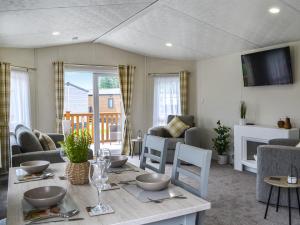 a living room with a table and chairs at Lodge 43 Bridlington Holiday Park - Uk47517 in Carnaby