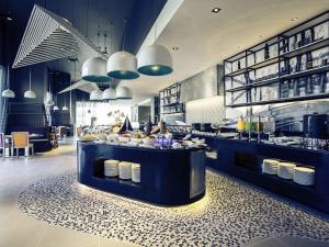 a large kitchen with a buffet in a restaurant at Mercure Pattaya Ocean Resort in Pattaya Central