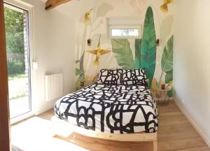 a bedroom with a black and white bed and a window at La Jeannette Sainghin-en-Mélantois in Sainghin-en-Mélantois