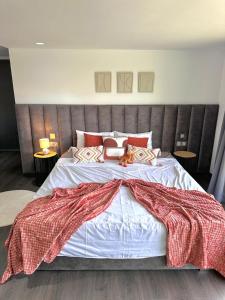 Postel nebo postele na pokoji v ubytování Prestige Duplex High Standing Marrakech + 10 fotografií