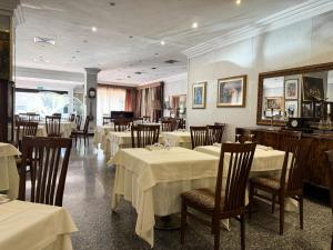 a restaurant with tables and chairs with white table cloth at Astor Hotel Vintage in Frosinone