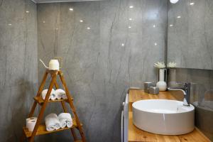 Koupelna v ubytování Dioni Lux