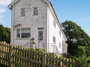 a house with a wooden fence in front of it at Chainbridge Cottage in Whitby +5 photos