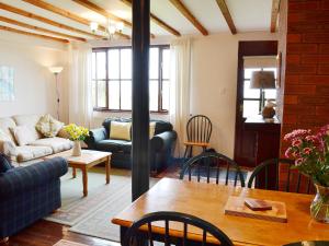 a living room with a couch and a table at Meadowsweet Cottage - E1496 in Scalby