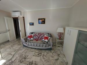 a living room with a couch in a room at Iride in Portovenere