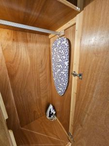 a small room with a wooden door with aigunigun at Vanila Studio in Mýkonos City
