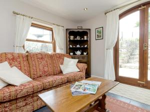 a living room with a couch and a table at Lillegarth in Bradwell