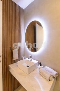 Ένα μπάνιο στο Elegant 1 Bedroom Apt In Ciudad Del Este