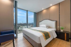 Postel nebo postele na pokoji v ubytování JunHome International Apartment-Beijing Rd A-mall + 28 fotografií