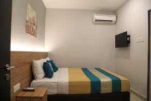 Postel nebo postele na pokoji v ubytování Lavana Hotel Batu Caves